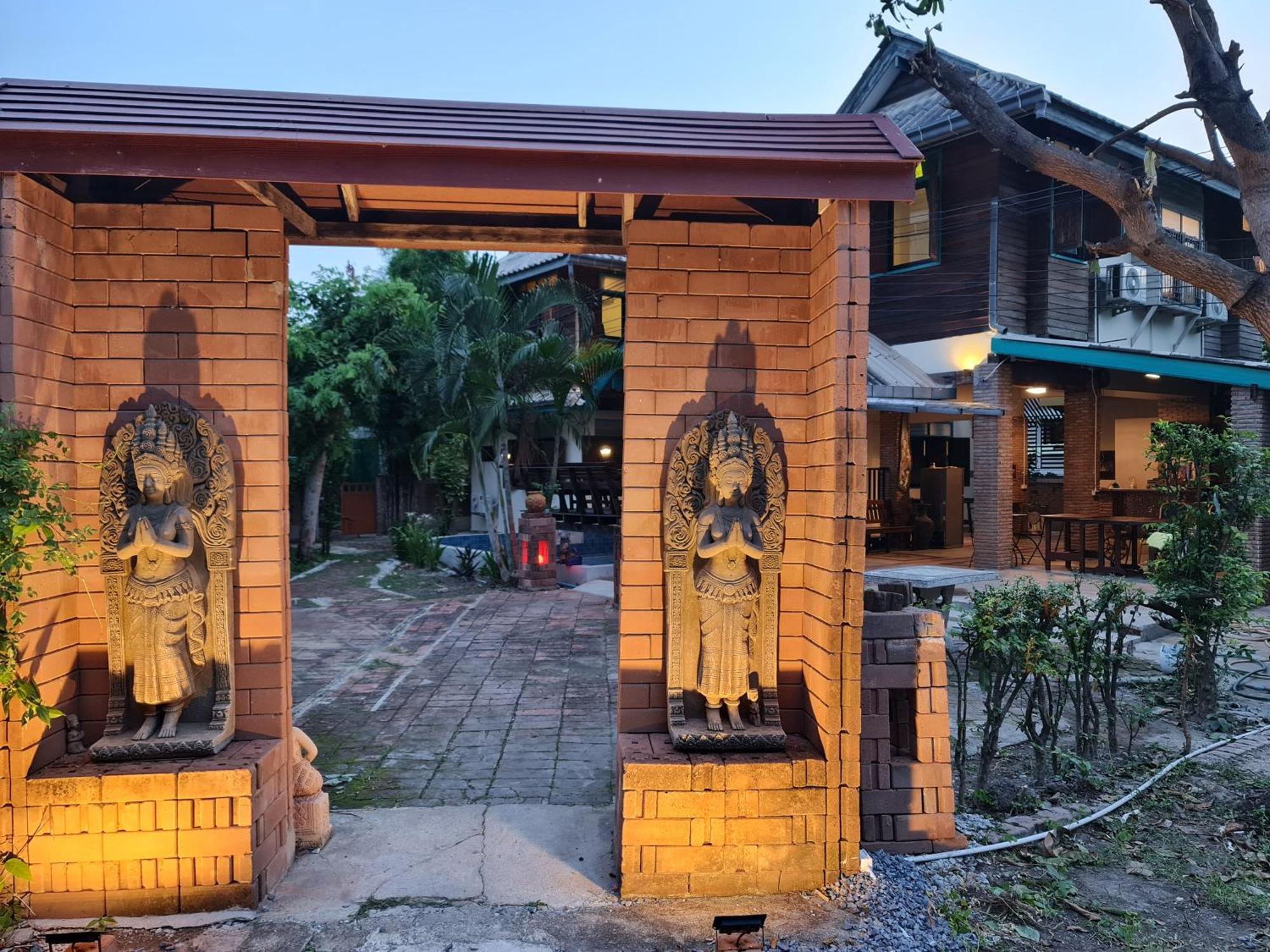 Tepbunthomhouse Ayutthaya Apartment Exterior foto